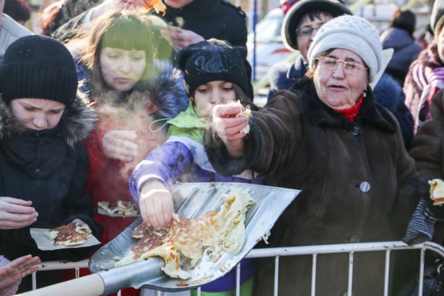 Среди кого опрос?