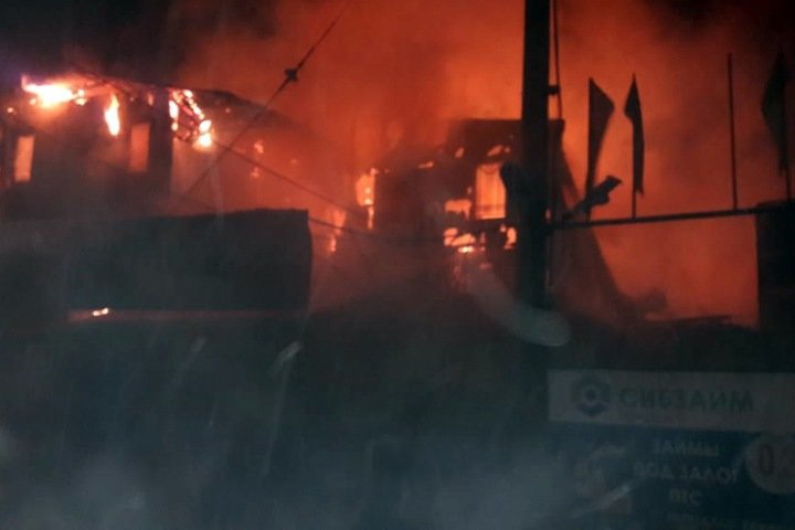 Здание с компанией по выпуску портретов Путина сгорело в Иркутске