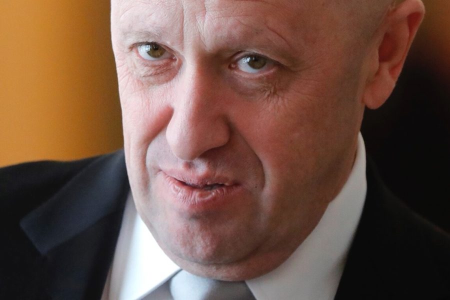 Пригожин подал в суд на троих журналистов