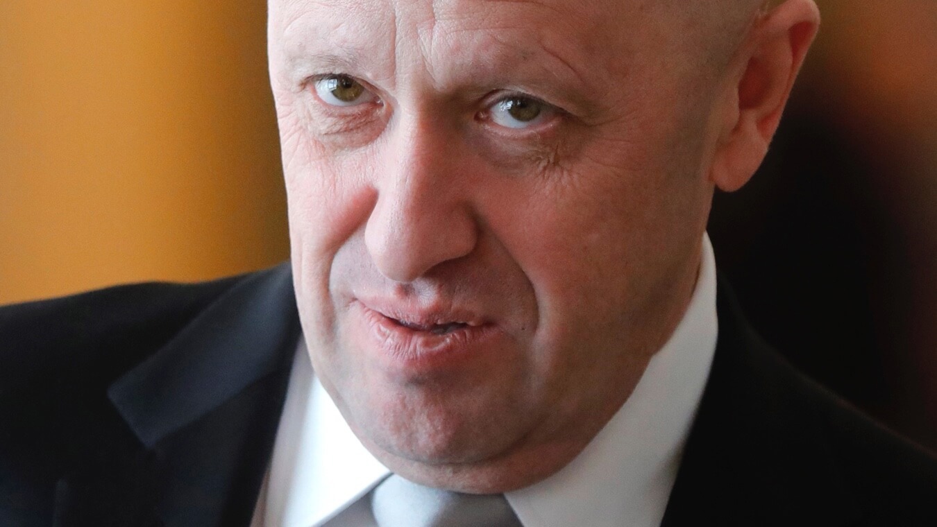 Пригожин подал в суд на троих журналистов