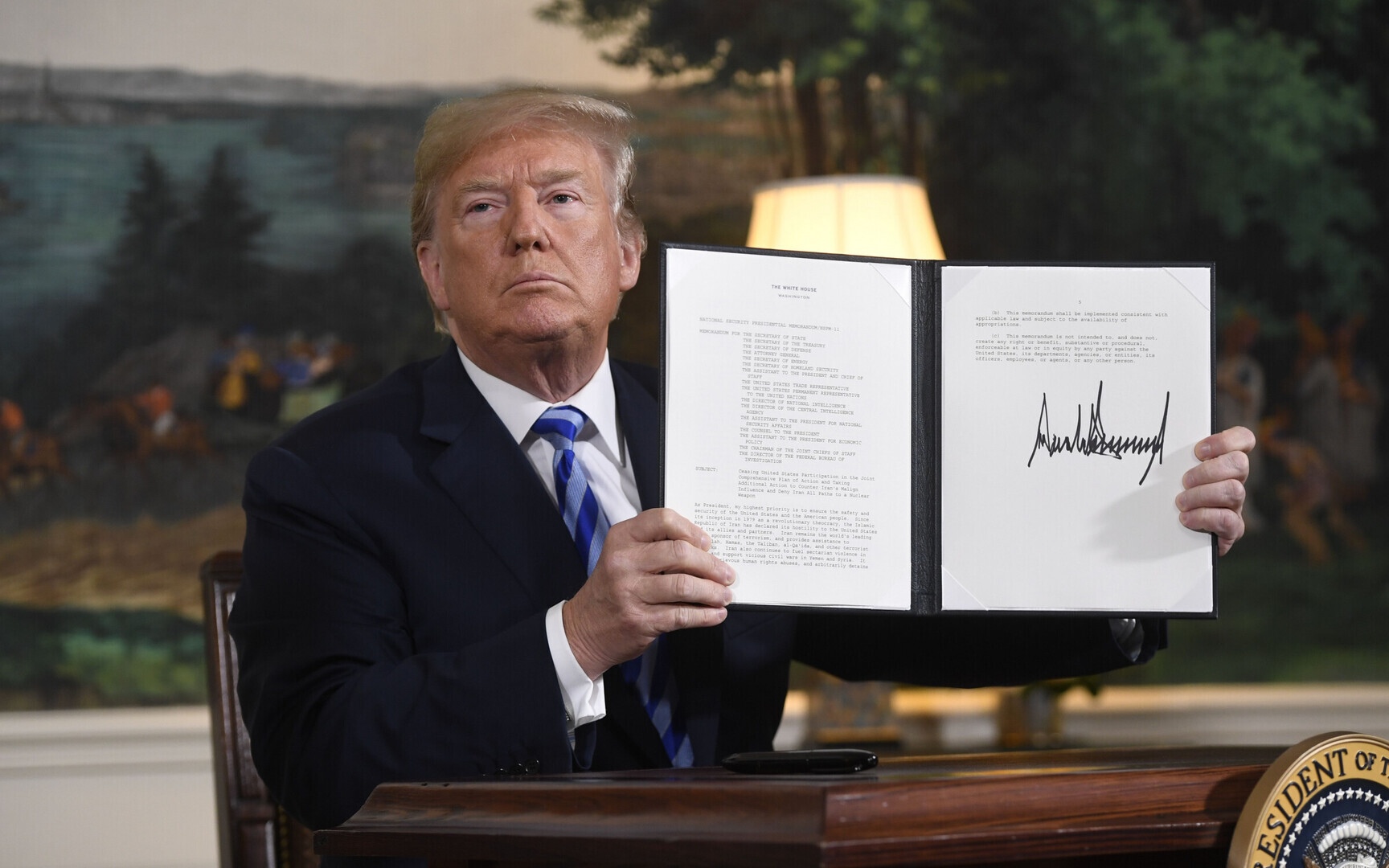 Трамп хочет помиловать самого себя