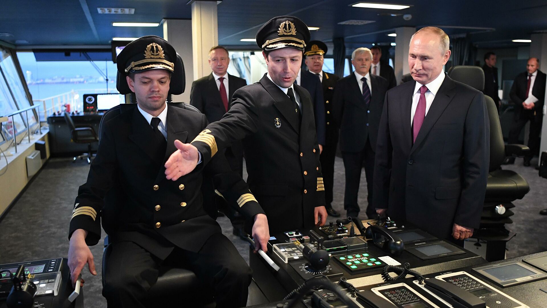 Путин поучаствовал в спуске на воду ледокола «Виктор Черномырдин»