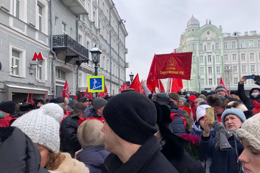 Шествие КПРФ в центре Москвы прошло без задержаний